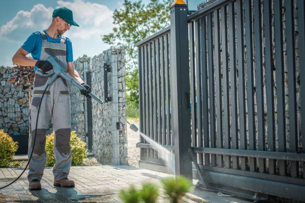 Best Animal Enclosure Cleaning  in Lakeland Highlands, FL